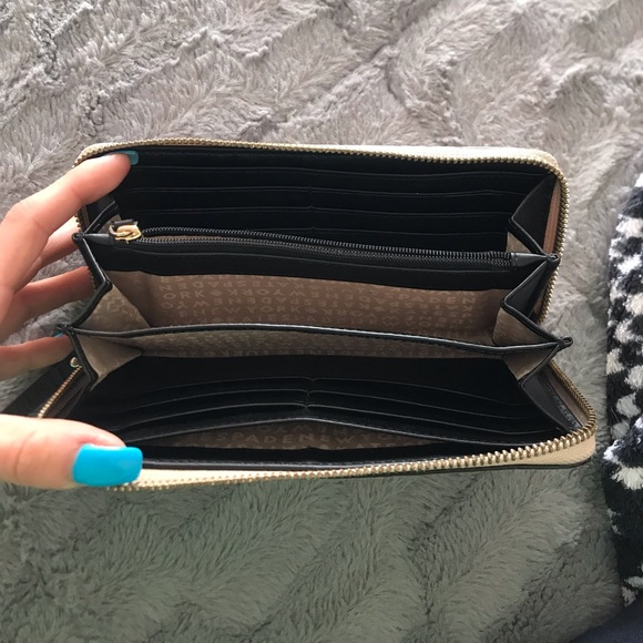 Authentic Kate Spade Wallet - Picture 4 of 6